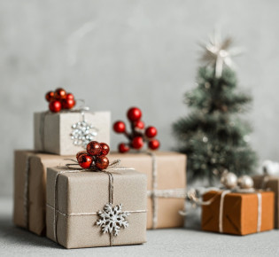 Дарить ли подарки коллегам на праздники?